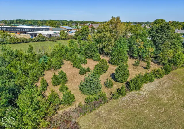 Photo 3 of Sale Pending at 6724 W Stonegate Dr, Zionsville, IN 46077 | MLS# 22129579 | Listing updated on 2026-10-05
