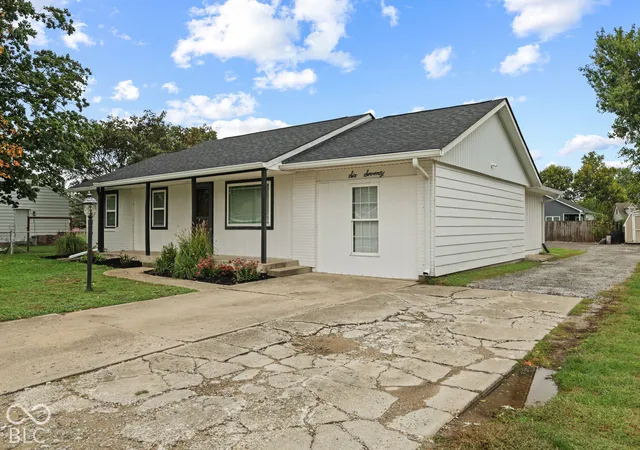 Photo 3 of Single family home for sale at 670 Duo Dr, Martinsville, IN 46151 | MLS# 22129586 | Listing updated on 2026-10-06