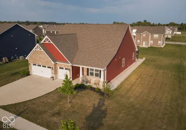 Photo 3 of Single family home for sale at 2409 Oakmont Dr, Plainfield, IN 46168 | MLS# 22129587 | Listing updated on 2026-10-06