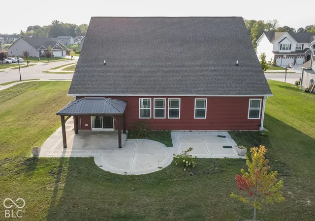 Photo 3 of Single family home for sale at 2409 Oakmont Dr, Plainfield, IN 46168 | MLS# 22129587 | Listing updated on 2026-10-06