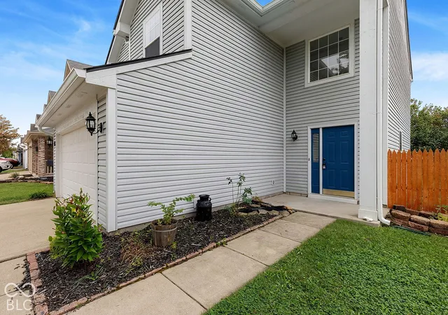 Photo 3 of Single family home for sale at 5228 Waterton Lakes Dr, Indianapolis, IN 46237 | MLS# 22129589 | Listing updated on 2026-10-04