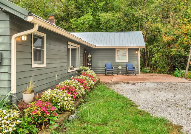 Photo 2 of Single family home for sale at 4344 E US Hwy 40, Greencastle, IN 46135 | MLS# 22129590 | Listing updated on 2026-10-05
