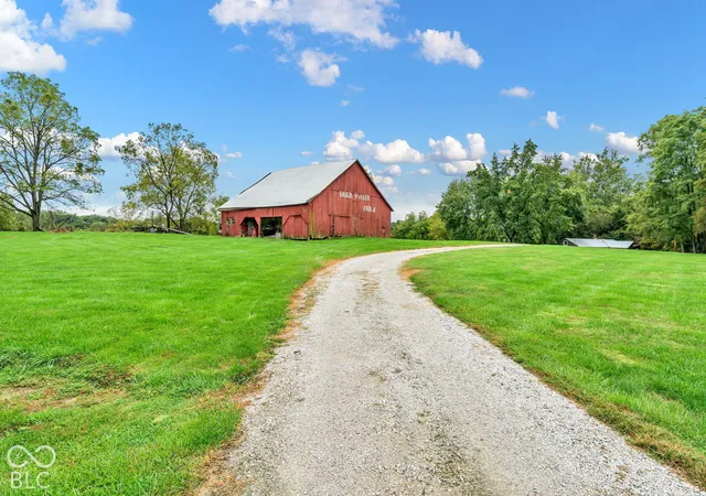 Photo 4 of Single family home for sale at 4344 E US Hwy 40, Greencastle, IN 46135 | MLS# 22129590 | Listing updated on 2026-10-05