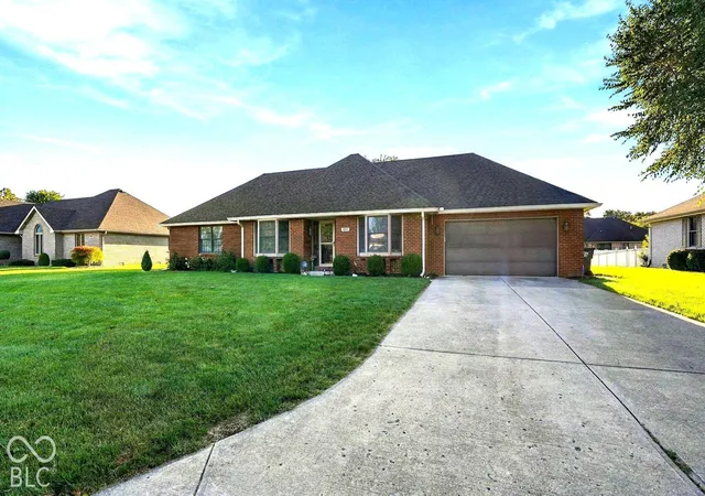 Photo 1 of Single family home for sale at 842 Deerfield Rd, Anderson, IN 46012 | MLS# 22129597 | Listing updated on 2026-10-07