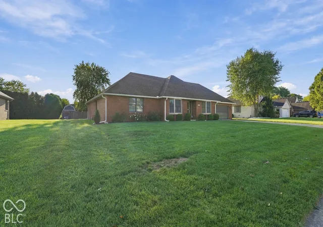 Photo 2 of Single family home for sale at 842 Deerfield Rd, Anderson, IN 46012 | MLS# 22129597 | Listing updated on 2026-10-03