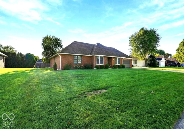 Photo 2 of Single family home for sale at 842 Deerfield Rd, Anderson, IN 46012 | MLS# 22129597 | Listing updated on 2026-10-07