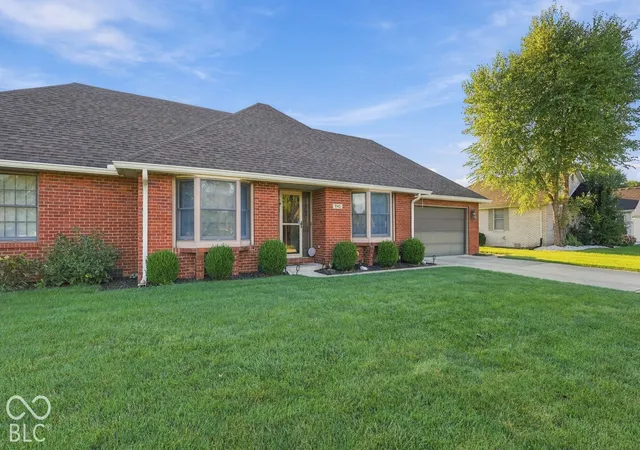 Photo 3 of Single family home for sale at 842 Deerfield Rd, Anderson, IN 46012 | MLS# 22129597 | Listing updated on 2026-10-03