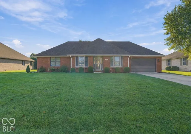 Photo 3 of Single family home for sale at 842 Deerfield Rd, Anderson, IN 46012 | MLS# 22129597 | Listing updated on 2026-10-03
