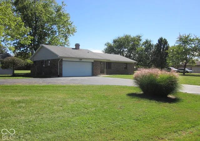 Photo 1 of Single family home for sale at 10877 N Dake Lake Dr, Mooresville, IN 46158 | MLS# 22129603 | Listing updated on 2026-10-07
