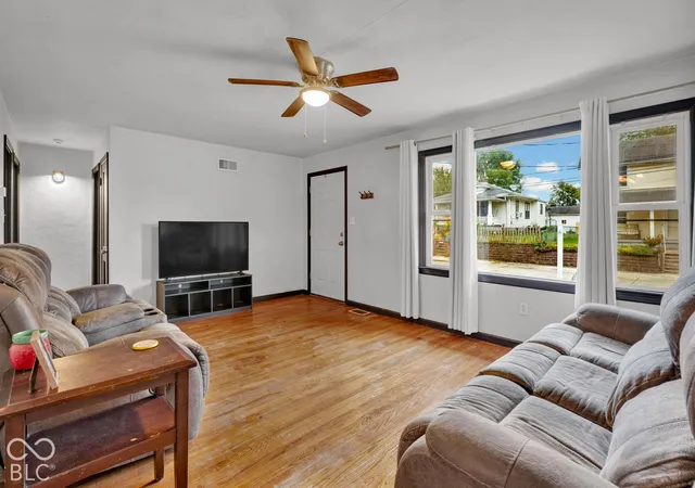 Photo 4 of Single family home for sale at 721 Pershing St, Seymour, IN 47274 | MLS# 22129614 | Listing updated on 2026-10-06