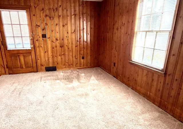 Photo 4 of Single family home for sale at 615 Chestnut St, Anderson, IN 46012 | MLS# 22129626 | Listing updated on 2026-10-27