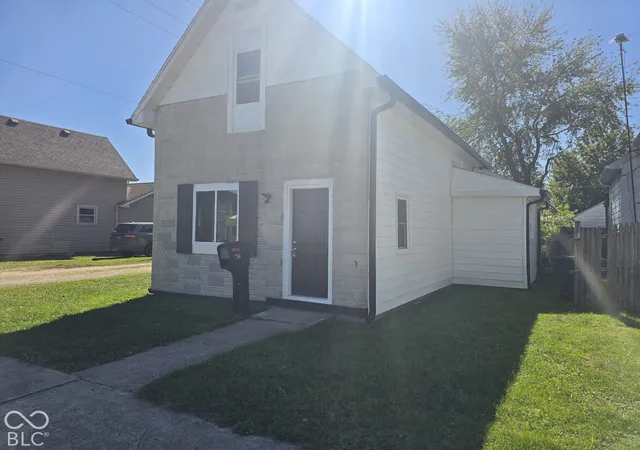 Photo 1 of Single family home for sale at 1609 N D St, Elwood, IN 46036 | MLS# 22129632 | Listing updated on 2026-10-07