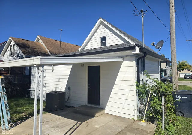 Photo 3 of Single family home for sale at 1609 N D St, Elwood, IN 46036 | MLS# 22129632 | Listing updated on 2026-10-07