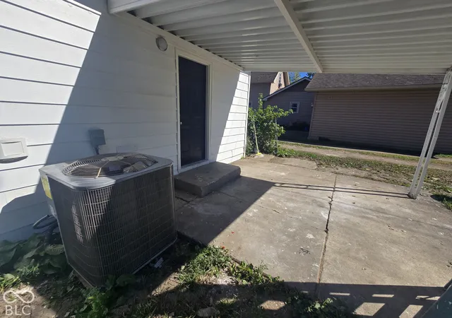 Photo 3 of Single family home for sale at 1609 N D St, Elwood, IN 46036 | MLS# 22129632 | Listing updated on 2026-10-07
