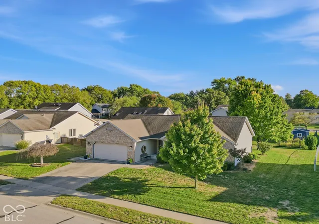 Photo 2 of Single family home for sale at 3445 Brent Cross Dr, Columbus, IN 47203 | MLS# 22129649 | Listing updated on 2026-10-05