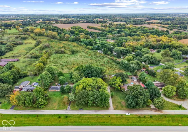 Photo 2 of Single family home for sale at 2991 Jay Dee Ln, Greenwood, IN 46143 | MLS# 22129659 | Listing updated on 2026-10-04