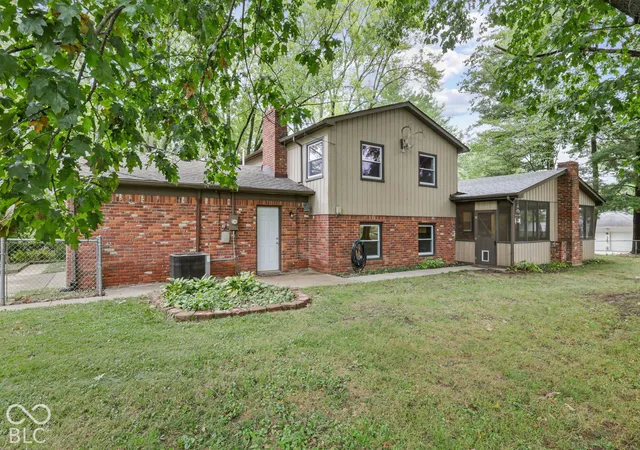 Photo 3 of Single family home for sale at 2991 Jay Dee Ln, Greenwood, IN 46143 | MLS# 22129659 | Listing updated on 2026-10-04