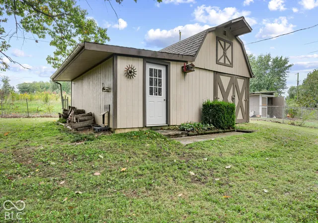 Photo 4 of Single family home for sale at 2991 Jay Dee Ln, Greenwood, IN 46143 | MLS# 22129659 | Listing updated on 2026-10-04