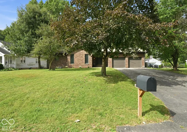 Photo 2 of Single family home for sale at 6032 Orinoco Ave, Indianapolis, IN 46227 | MLS# 22129668 | Listing updated on 2026-10-05