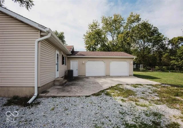Photo 3 of Single family home for sale at 518 Linden Dr, Spiceland, IN 47385 | MLS# 22129676 | Listing updated on 2026-10-08
