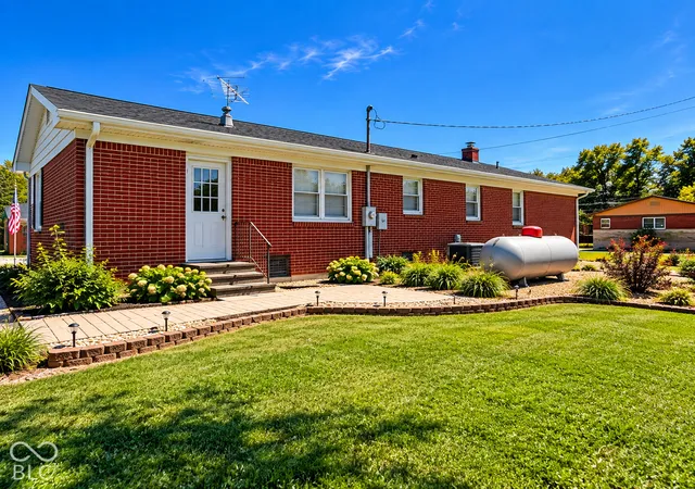 Photo 3 of Single family home for sale at 2754 S County Rd 150 W, Greencastle, IN 46135 | MLS# 22129684 | Listing updated on 2026-10-07