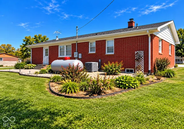 Photo 3 of Single family home for sale at 2754 S County Rd 150 W, Greencastle, IN 46135 | MLS# 22129684 | Listing updated on 2026-10-07