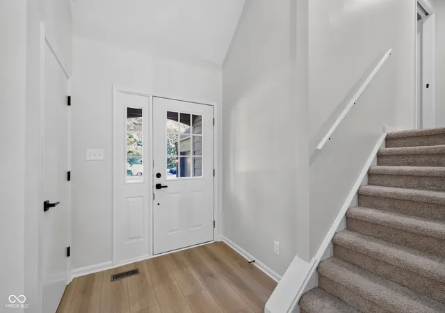Photo 3 of Sale Pending at 1115 Indianpipe Ln, Zionsville, IN 46077 | MLS# 22129718 | Listing updated on 2026-10-08