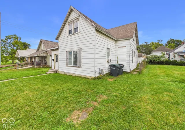 Photo 2 of Single family home for sale at 2806 S Jefferson St, Muncie, IN 47302 | MLS# 22129724 | Listing updated on 2026-10-05