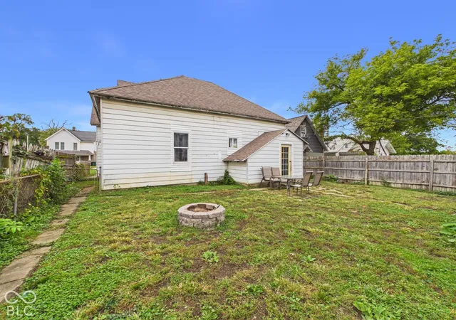 Photo 3 of Single family home for sale at 2806 S Jefferson St, Muncie, IN 47302 | MLS# 22129724 | Listing updated on 2026-10-05
