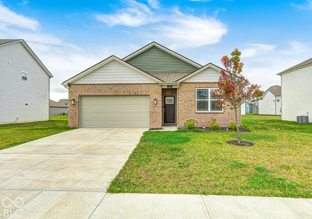 Photo 1 of Single family home for sale at 71 Varner Dr, Whiteland, IN 46184 | MLS# 22129734 | Listing updated on 2026-10-06