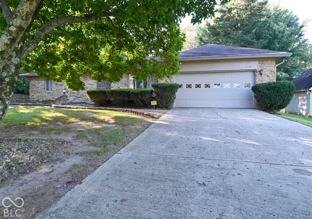 Photo 1 of Single family home for sale at 3755 W County Line Rd, Greenwood, IN 46142 | MLS# 22129740 | Listing updated on 2026-10-06
