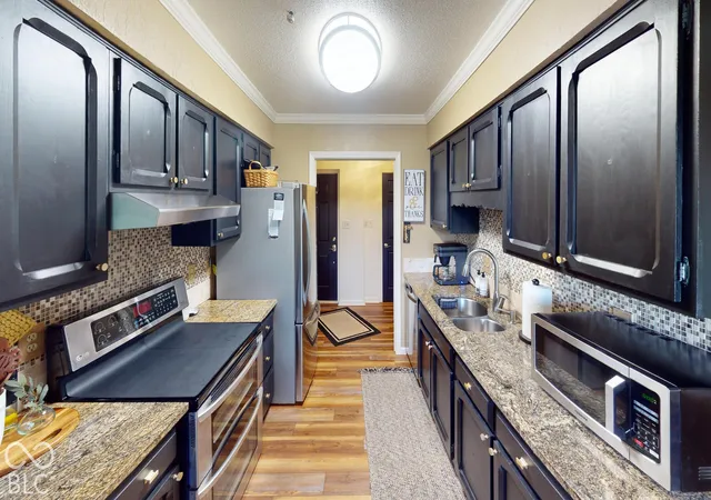 Photo 3 of Condo for sale at 201 Bluffs Cir #E, Noblesville, IN 46062 | MLS# 22129755 | Listing updated on 2026-10-06