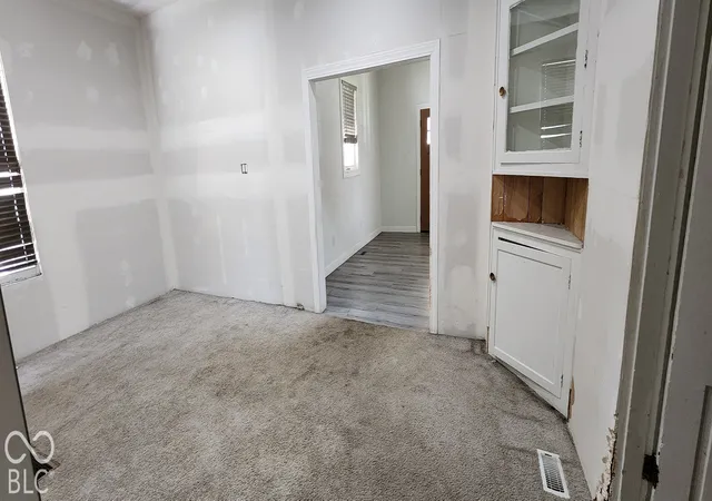 Photo 4 of Single family home for sale at 804 W 9th Street, Anderson, IN 46016 | MLS# 22129758 | Listing updated on 2026-10-29