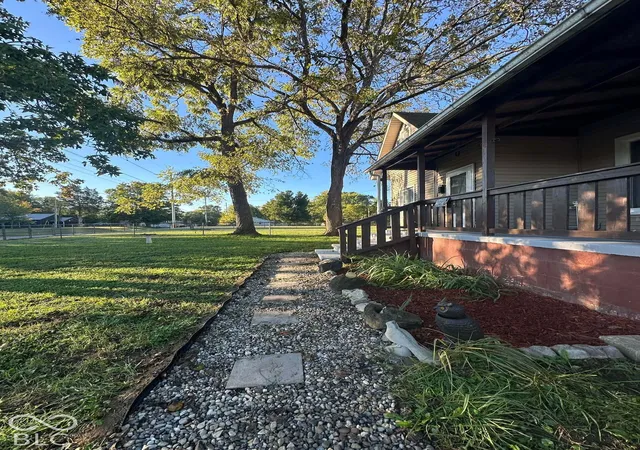 Photo 3 of Single family home for sale at 462 N Bond St, Scottsburg, IN 47170 | MLS# 22129760 | Listing updated on 2026-10-05