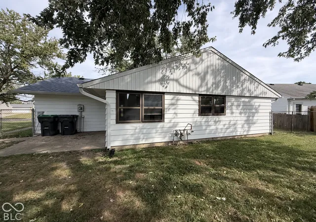 Photo 4 of Single family home for sale at 1036 Eastlawn Dr, Whiteland, IN 46184 | MLS# 22129762 | Listing updated on 2026-10-05