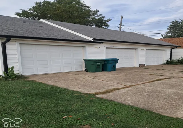 Photo 3 of Single family home for sale at 2828 S 14th Street, New Castle, IN 47362 | MLS# 22129773 | Listing updated on 2026-10-06