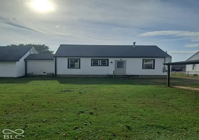 Photo 3 of Single family home for sale at 2828 S 14th Street, New Castle, IN 47362 | MLS# 22129773 | Listing updated on 2026-10-06