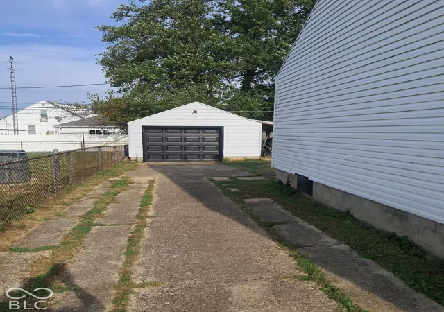 Photo 4 of Single family home for sale at 2828 S 14th Street, New Castle, IN 47362 | MLS# 22129773 | Listing updated on 2026-10-06