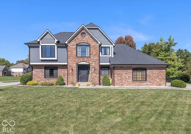 Single family home for sale at 7100 Oakview Cir, Noblesville, IN 46062 | MLS# 22129779
