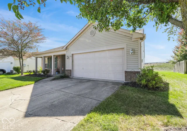 Photo 3 of Single family home for sale at 1269 Silver Ridge Ln, Brownsburg, IN 46112 | MLS# 22129783 | Listing updated on 2026-10-07