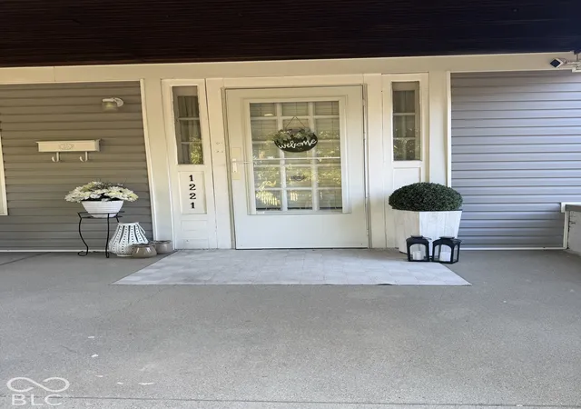 Photo 2 of Single family home for sale at 1221 E Edwards Ave, Indianapolis, IN 46227 | MLS# 22129791 | Listing updated on 2026-10-06