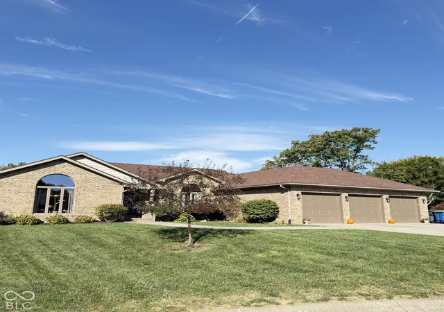 Photo 1 of Single family home for sale at 209 N Copperwood Ct, Muncie, IN 47304 | MLS# 22129797 | Listing updated on 2026-10-12