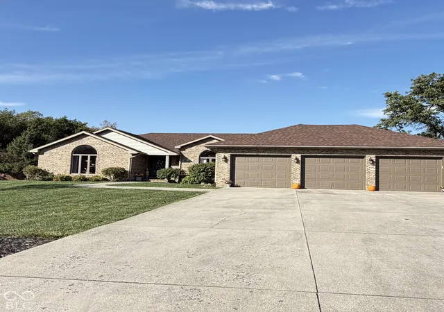 Photo 2 of Single family home for sale at 209 N Copperwood Ct, Muncie, IN 47304 | MLS# 22129797 | Listing updated on 2026-10-12