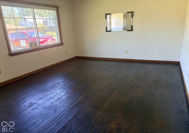 Photo 2 of Single family home for sale at 1021 Brunswick Way, Anderson, IN 46012 | MLS# 22129852 | Listing updated on 2026-10-06