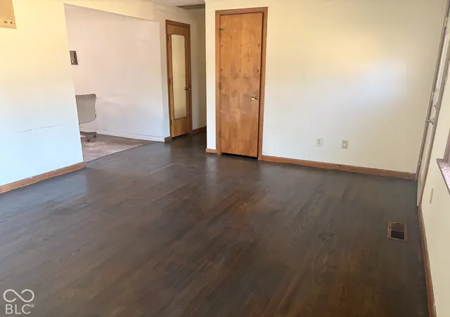 Photo 3 of Single family home for sale at 1021 Brunswick Way, Anderson, IN 46012 | MLS# 22129852 | Listing updated on 2026-10-06