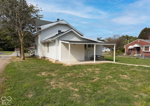 Photo 3 of Single family home for sale at 5125 S Walcott St, Indianapolis, IN 46227 | MLS# 22129857 | Listing updated on 2026-10-05