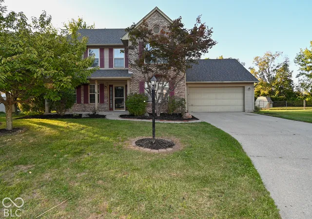Photo 1 of Single family home for sale at 5524 Oakcrest Dr, Indianapolis, IN 46237 | MLS# 22129858 | Listing updated on 2026-10-16