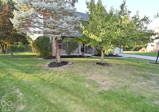 Photo 1 of Single family home for sale at 5524 Oakcrest Dr, Indianapolis, IN 46237 | MLS# 22129858 | Listing updated on 2026-10-16