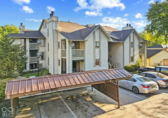 Photo 3 of Condo for sale at 2981 Horseshoe Bnd Dr #C, Indianapolis, IN 46214 | MLS# 22129870 | Listing updated on 2026-10-20