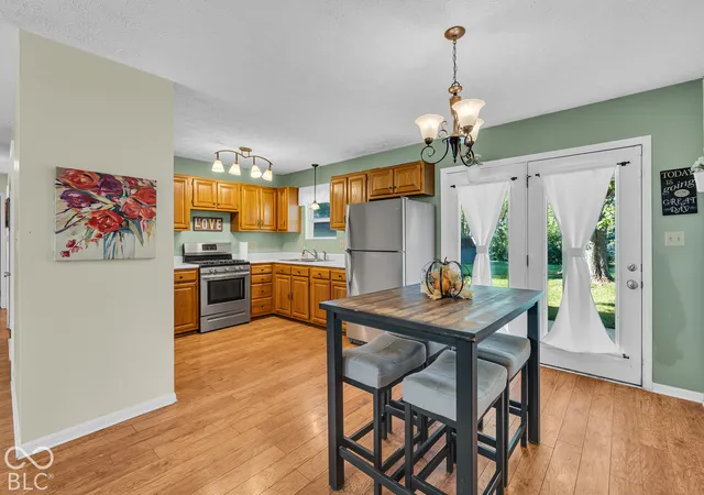 Photo 3 of Single family home for sale at 902 Sweetbriar Ave, Whiteland, IN 46184 | MLS# 22129881 | Listing updated on 2026-10-08